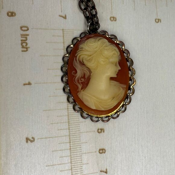 VTG Cameo Woman Sillouette Pendant Brass Necklace 22"  Cottagecore Trendy - Picture 14 of 14